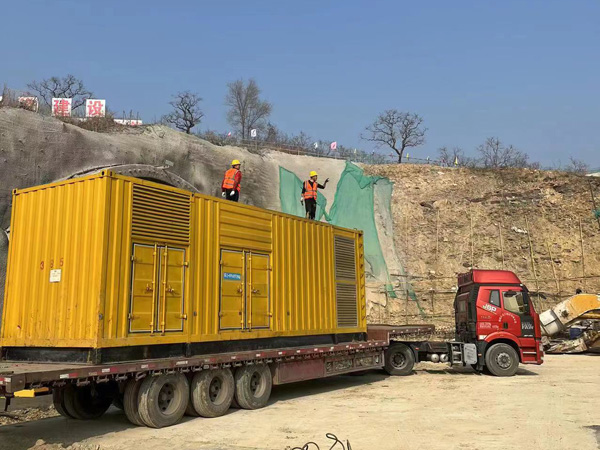 罗平发电机租赁如何根据测试结果判断机油泵的工作状态是否正常？