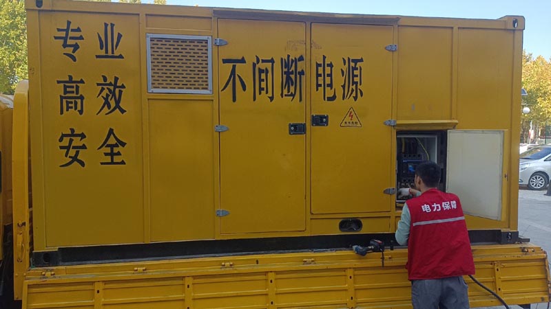 罗平柴油发电机组和UPS电源配合使用时，如何避免切换过程中的电力中断？