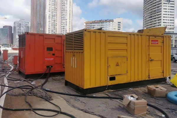 罗平压力测试时，发电机组的燃油系统需要达到多少压力？