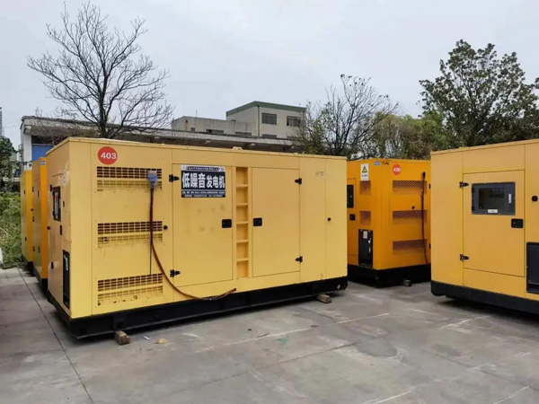 罗平如何检查柴油发电机的空气滤清器是否需要更换？