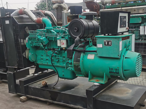 罗平冬季低温环境下，500KW发电机组启动电瓶的容量需求具体会增加多少？