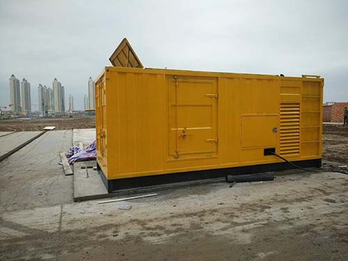 罗平合同中关于乙方责任导致工期延误的赔偿标准应该如何制定？