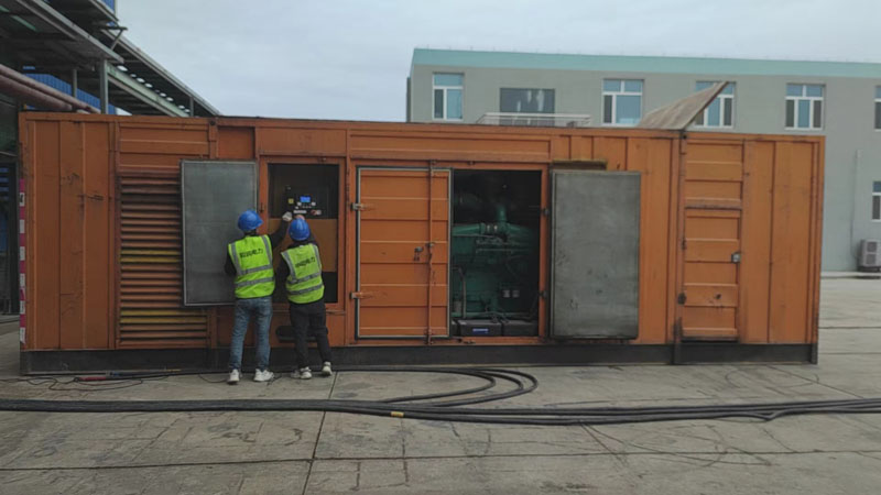 罗平如何检查柴油发电机组的机油油位？